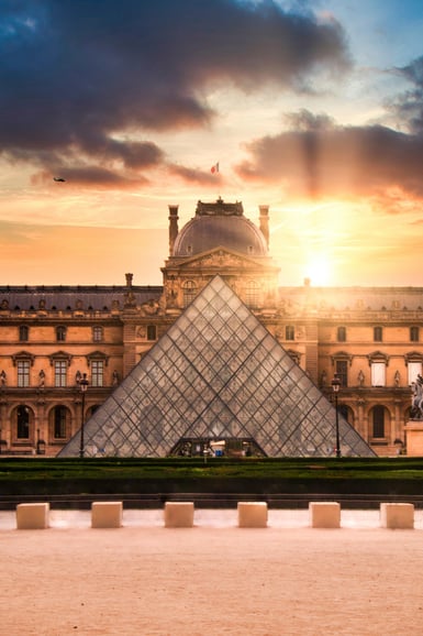 Paris: Louvre Museum Small-group Guided Tour