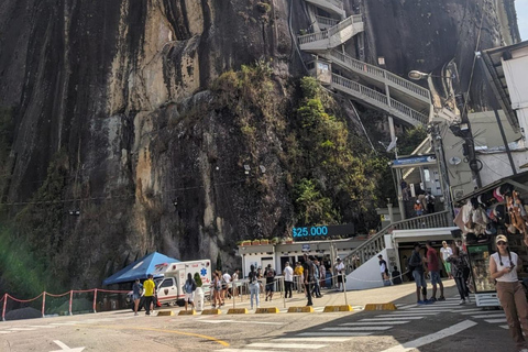 Tour a Guatapé: scalare la Roccia, ammirare il bellissimo villaggio e un buffet