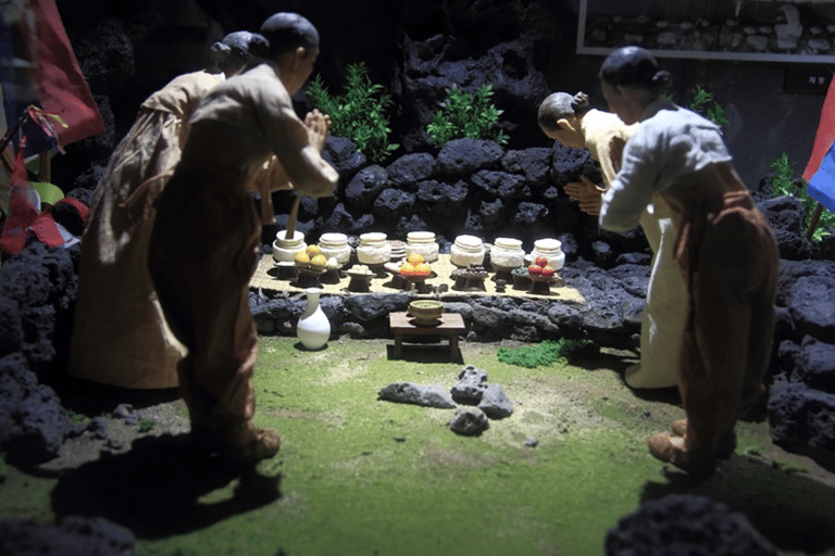 Jeju: UNESCO Sites Tour with Haenyeo Show(Eastern)