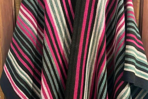 Quito Historic Center: Poncho Museum & Finger Painting Workshop & Souvenir Quito's Historic Center: Poncho Museum, Finger Painting Workshop, and Souvenir