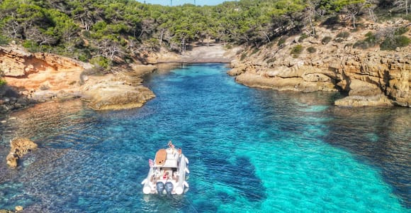 Palma de Mallorca: Private Bootstour mit Wasserspielzeug & 25 Buchten