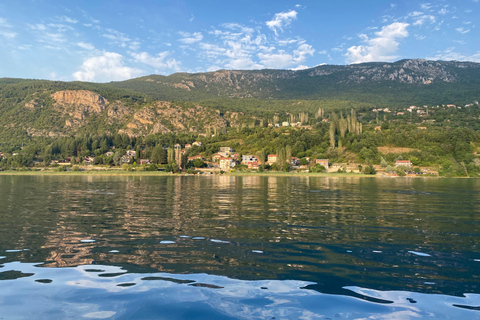 Ohrid: Lake Ohrid Boat Cruise with Swimming Stops