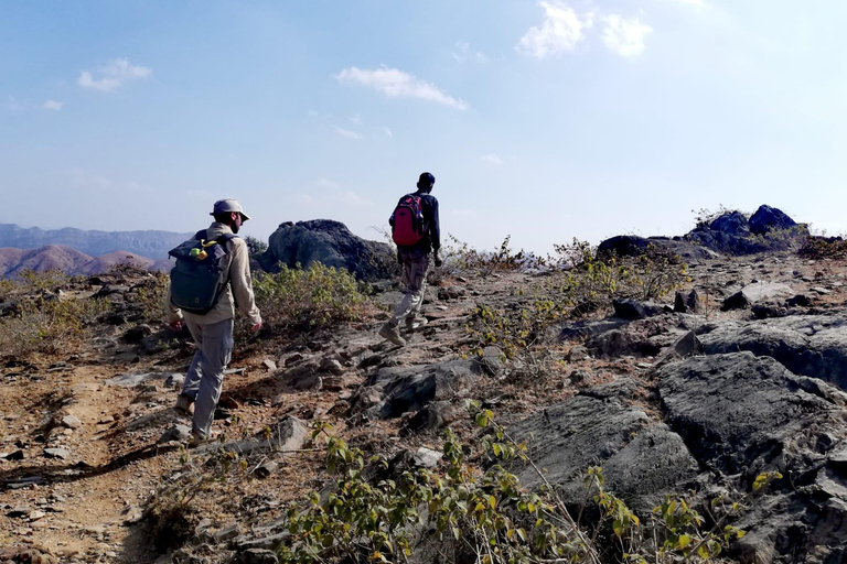 Randonnée dans la campagne des collines Arawali