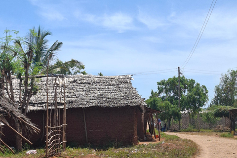 Mtwapa: JumbaRuins &amp; BushVillage Dagsutflykt och middag i byn.