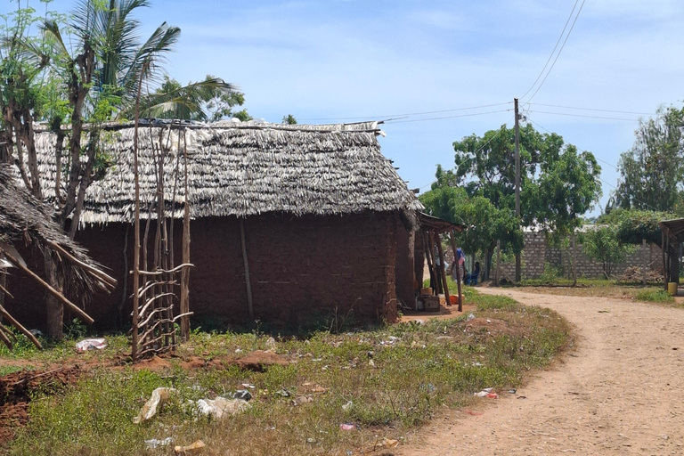 Mtwapa: JumbaRuins &amp; BushVillage Dagsutflykt och middag i byn.