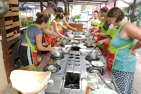 Krabi : Autentisk thailändsk matlagningskurs med marknadstur