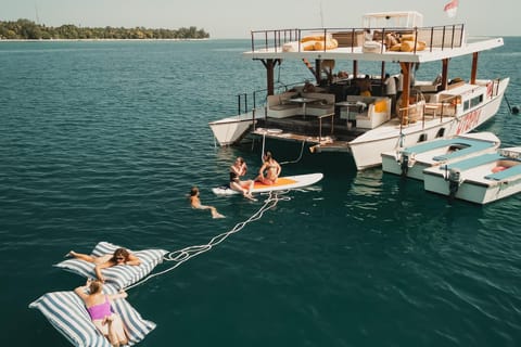 Nusa Lembongan: 4-in-1 Half-Day Catamaran Snorkeling Cruise