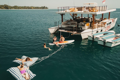 Nusa Lembongan: 4-in-1 Half-Day Catamaran Snorkeling Cruise Morning Snorkel Cruise with Breakfast & Lunch