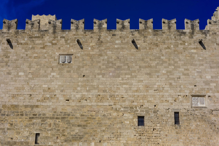 Visita guiada a pie del casco antiguo de Rodas en grupo reducidotickets de entrada al tour a pie