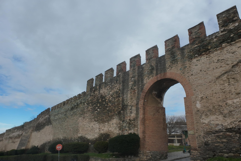 Thessaloniki: Upper Town Bus & Walking Tour with Drinks