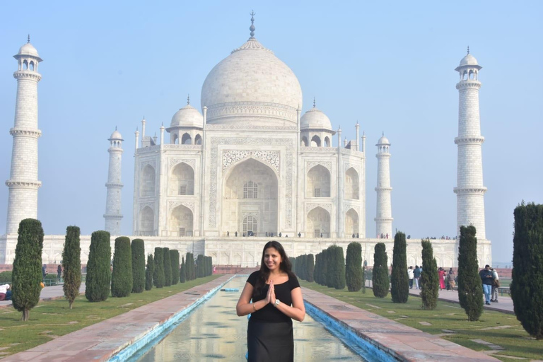 Agra: Skip-the-Line Taj Mahal Guided Tour with Mausoleum Professional Tour Guide Only