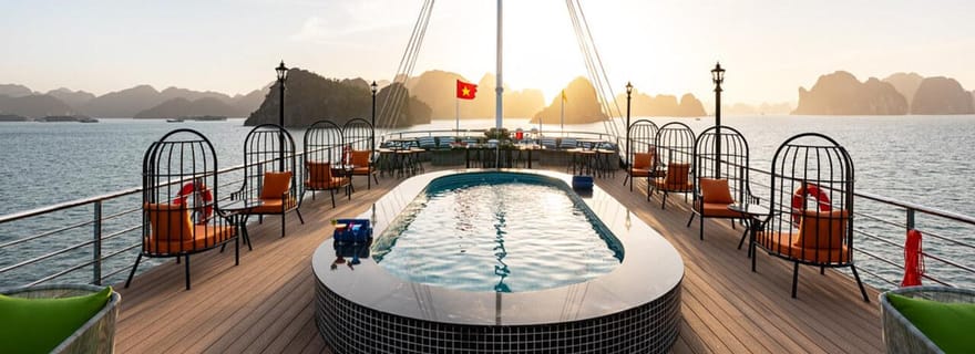 Baie d'Along : croisière de luxe avec kayak, bateau rapide, coucher de soleil