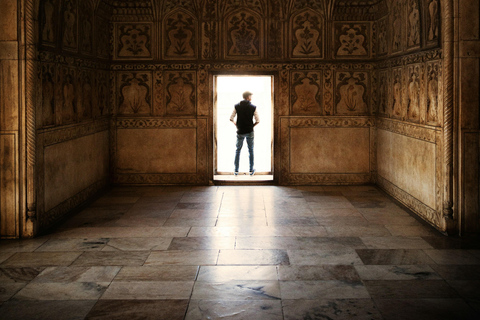 Forte di Agra: tour guidato a piedi del patrimonio UNESCOTour a piedi (biglietti non inclusi)