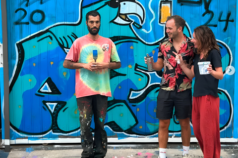 Paint a piece of urban art in Valparaíso Paint graffiti in the capital of urban art.