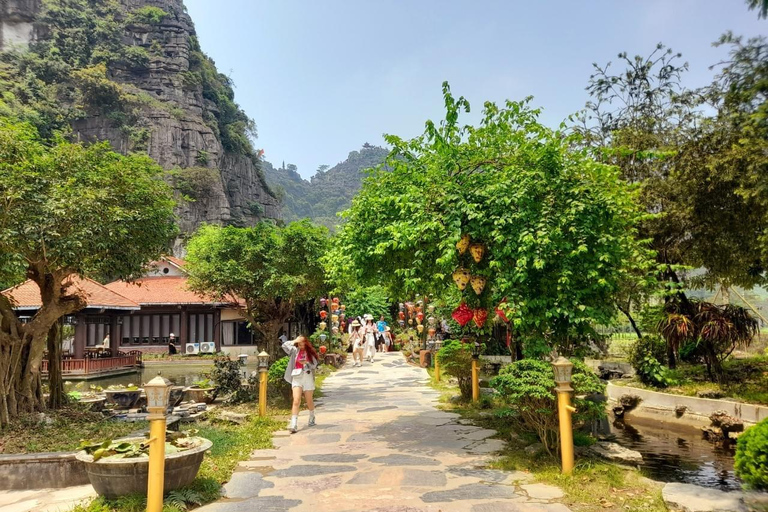 Ninh Binh: Hoa Lu, Tam Coc, Fietsen Groepstour vanuit Hanoi