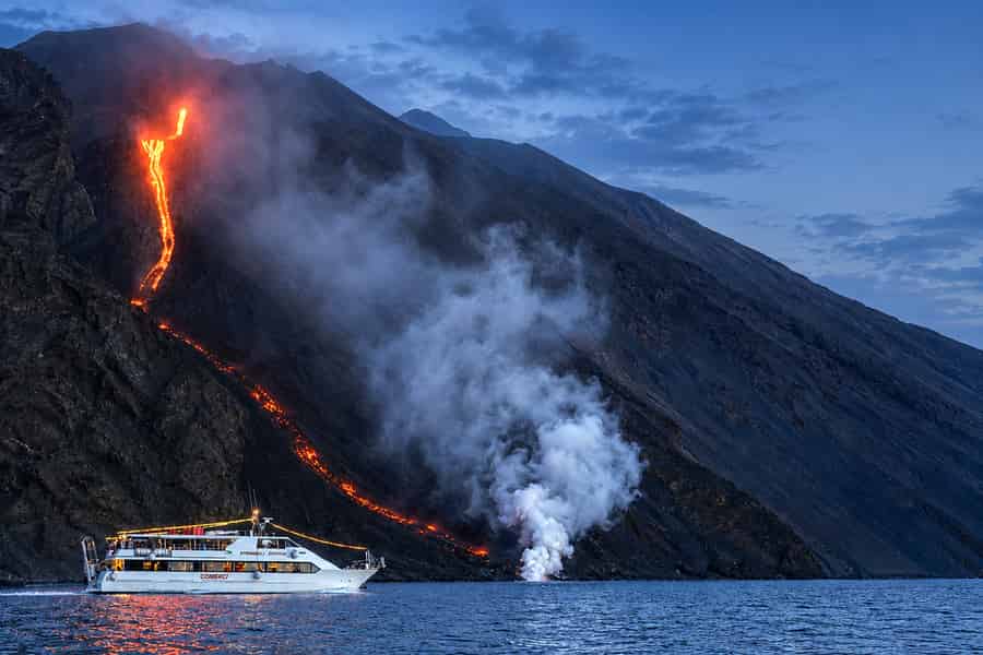 Von Troepa: Stromboli bei Nacht. Foto: GetYourGuide Von Troepa: Stromboli bei Nacht. Foto: GetYourGuide