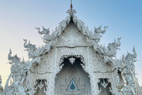 Chiang Mai: Chiang Rai-White-Blue-Big Buddha &amp; Lalitta Café[Privat] Chiang Rai-Weiß-Blau-Big Buddha &amp; Lalitta Café