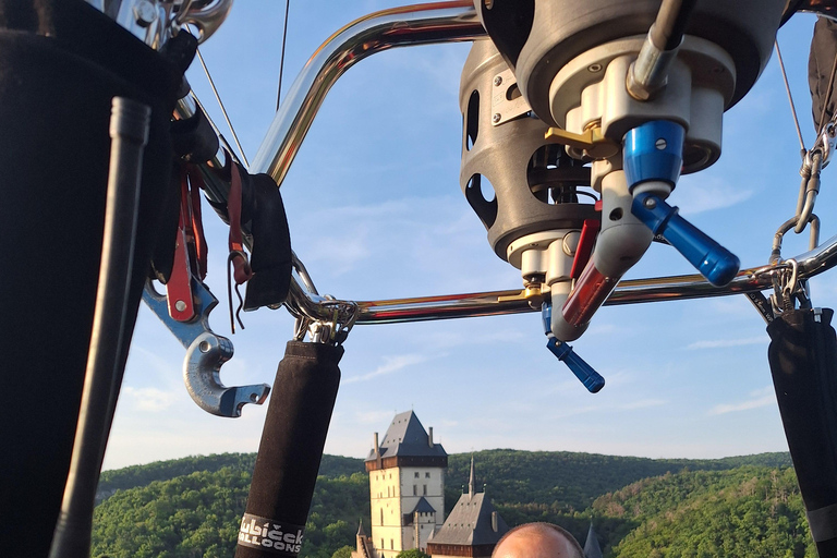 From Prague: Balloon ride with Champagne & Picnic