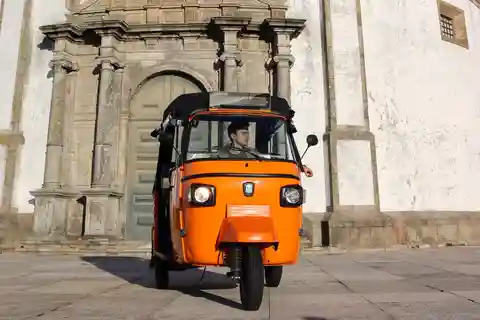 Porto: Fun Private Tuk Tuk Tour