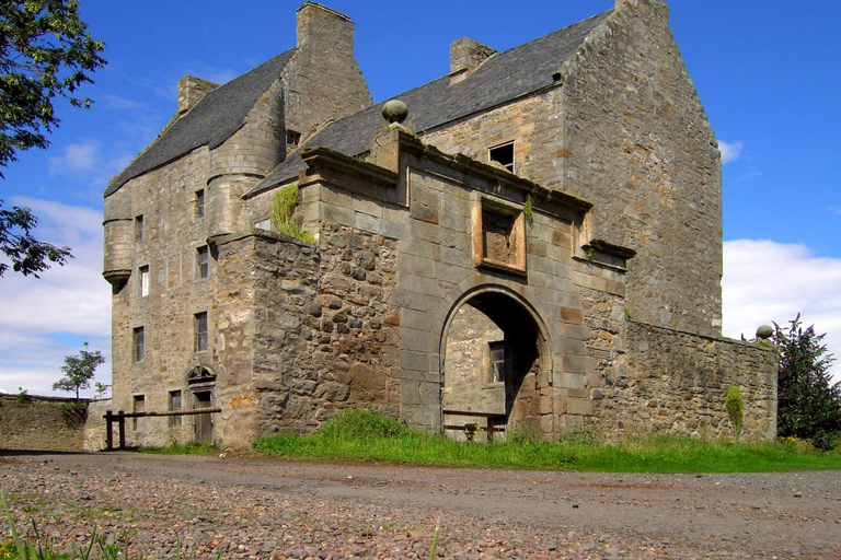 From Edinburgh: Outlander Castles and Highlands Day Tour