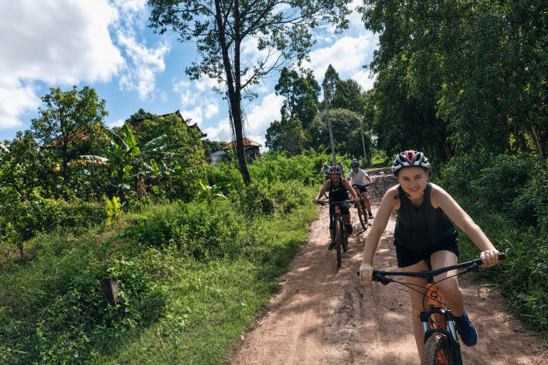 Phnom Penh: Silk Island Cycling Aventure & Lunch with Locals