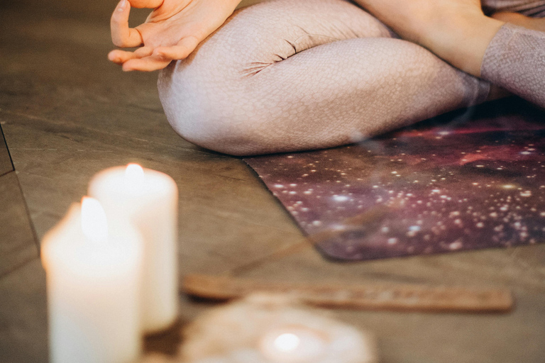 Agra: aula de yoga ao amanhecer com instrutor certificadoAgra: aula de ioga ao nascer do sol com instrutor certificado