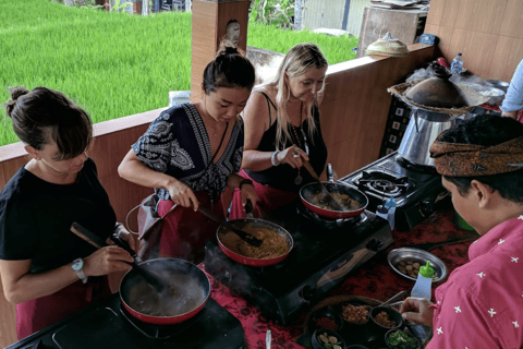 Ubud: Matlagningskurs med transfer och valfritt marknadsbesökMorgonkurs med marknadsrundtur