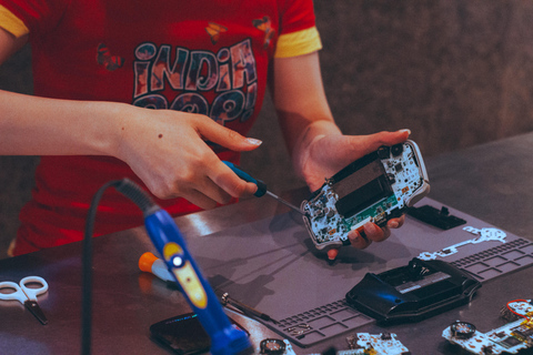 Tokyo: Gameboy Advance Mod Workshop by +Y