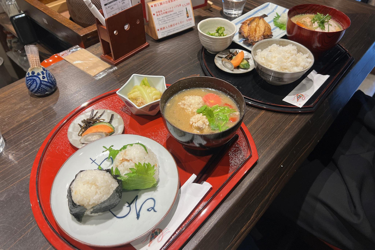 Kanazawa: Authentic Morning Breakfast & Higashi Chaya Walk