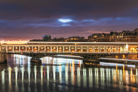 Paris : Croisière nocturne sur la Seine avec dégustation de gaufresParis : croisière nocturne sur la Seine avec dégustation de gaufre