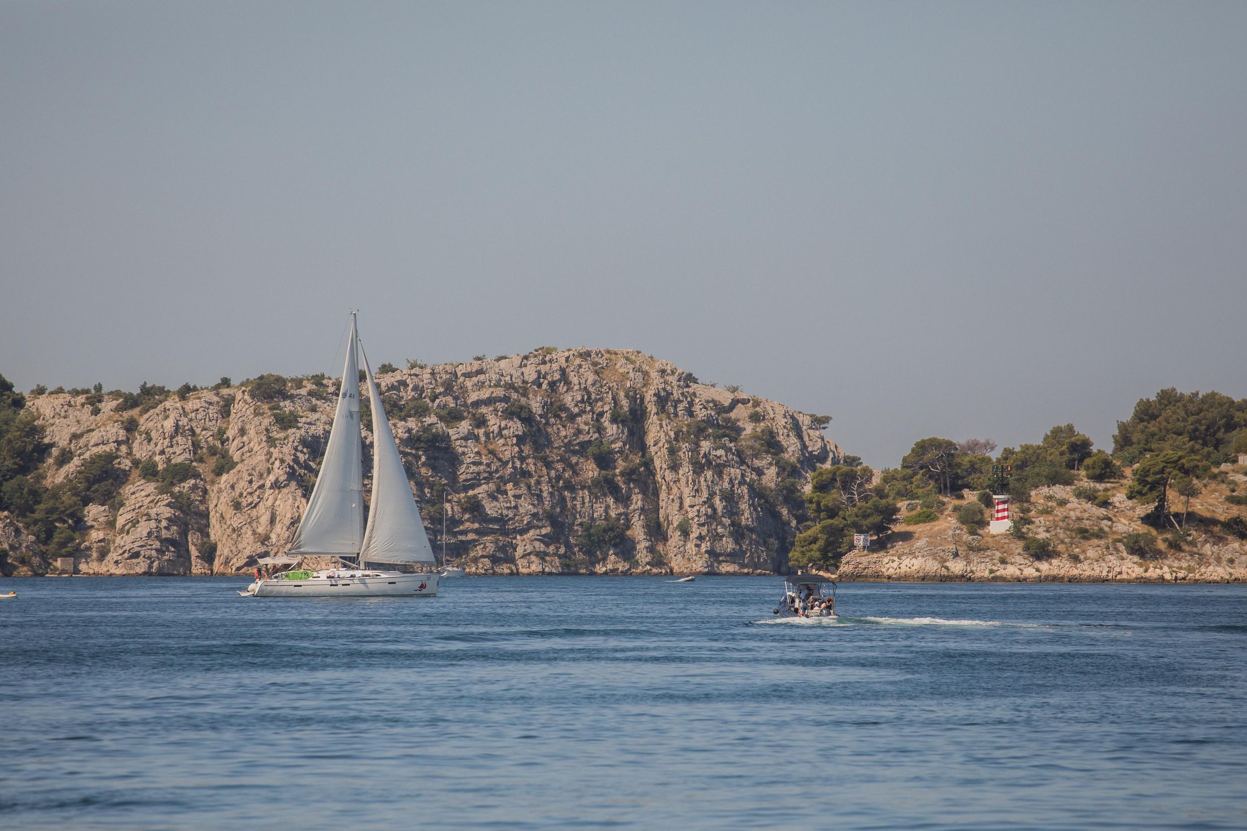 Von Vodice: Schifffahrt durch den Kanal von Šibenik mit Weinverkostung