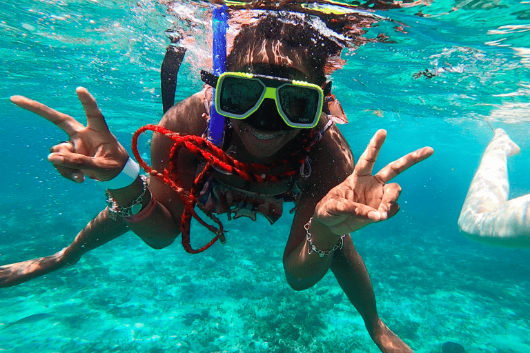 Isla Mujeres, Schnorcheln und Katamaran-Party-KreuzfahrtKatamaran-Kreuzfahrt mit Treffpunkt an unserer Marina