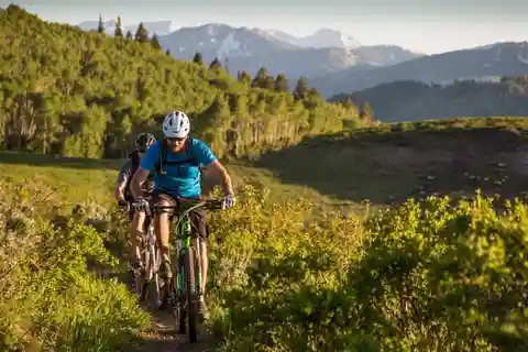 Vjosa River: Electric Bike Tour in Permet