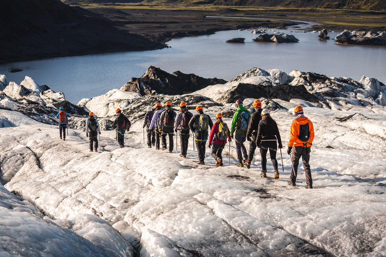 Reykjavik/Sólheimajökull: Glaciärvandring och isklättringGlaciärvandring och isklättring - möte vid Solheimajokull