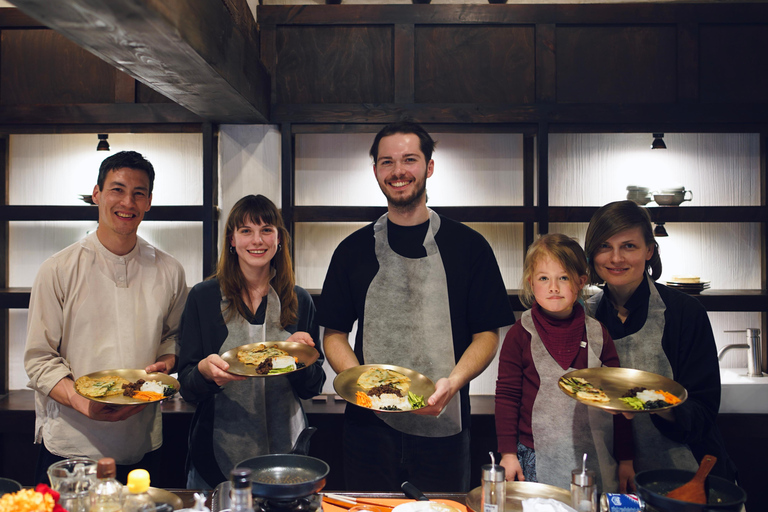Clase de cocina Royal Seoul en un hanok centenarioClase de cocina real de Seúl en una casa tradicional hanok de 100 años de antigüedad
