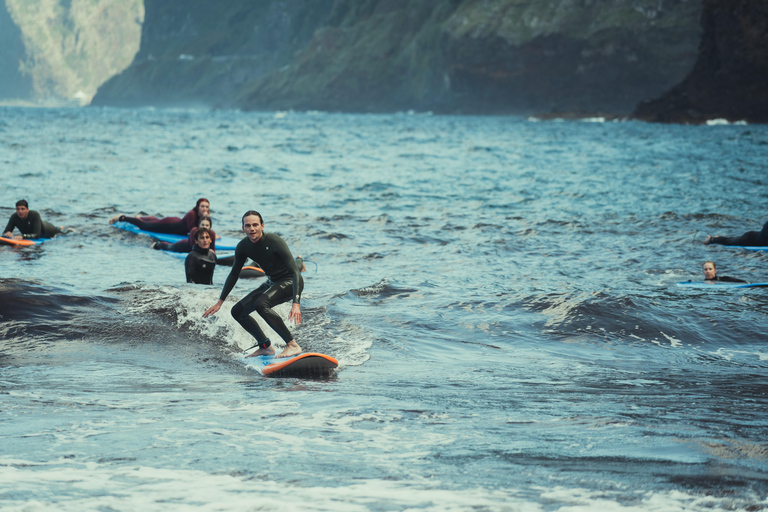 Madeira : Experiencia de surf para todosClase de surf en grupo semiprivado