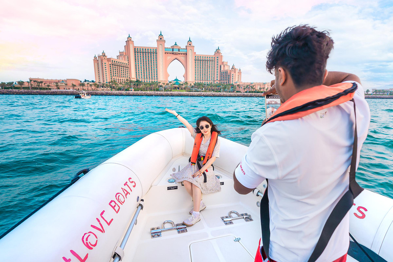 Dubai: Sightseeing Speedboat Tour with Live Tour Guide 1.5-Hour Tour with Atlantis and Burj Al Arab