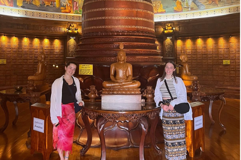 Kandy: Customizable Temples, Artisan Crafts & cultural Show Van