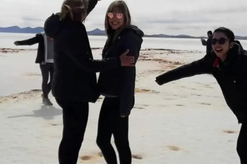 Salar de Uyuni: Day Tour + Magical Stars Night