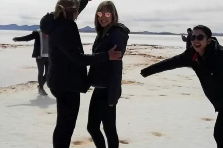 Salar de Uyuni: Day Tour + Magical Stars Night