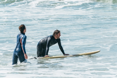 Solana Beach: Clase privada de surf con tabla y traje de neopreno