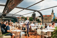 Prague, Vltava River Lunch Cruise dans un bateau en verre ouvert - Hizvo