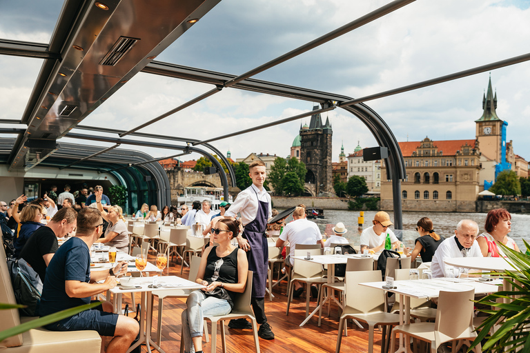 Prag: 2-stündige Bootsfahrt auf der Moldau mit Mittagessen