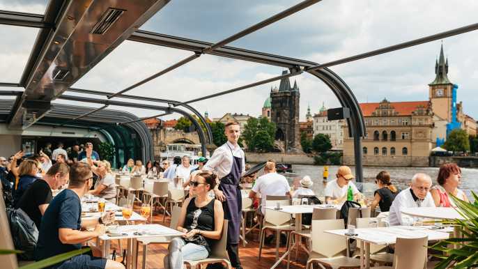 Praga: crucero y almuerzo por el Moldava en barco de cristal