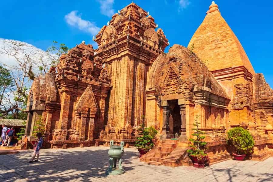Nha Trang: Verlorenes Königreich, versteckte Gassen & Tour zum Mythos der blauen Stunde. Foto: GetYourGuide Nha Trang: Verlorenes Königreich, versteckte Gassen & Tour zum Mythos der blauen Stunde. Foto: GetYourGuide
