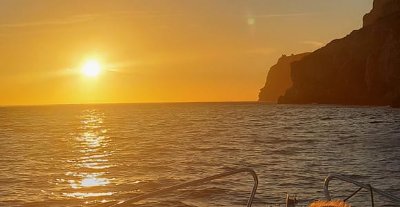 Arrábida Natural Park: sunset boat trip with regional drink.