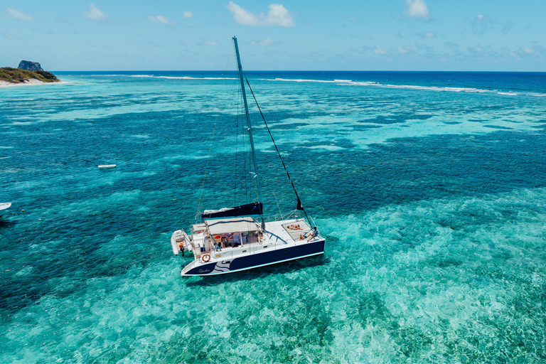 Norte de Mauricio: Crucero en catamarán con almuerzo barbacoa
