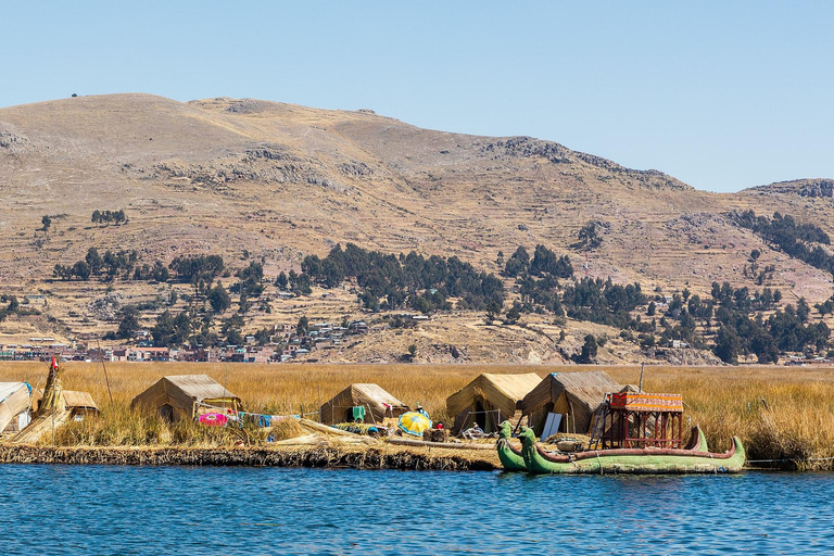 Aventure sur le lac Titicaca : Îles flottantes et Taquile