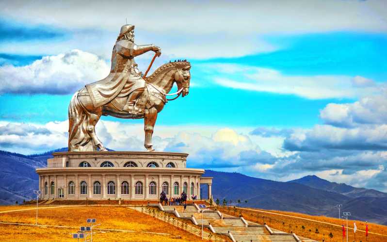 Vanuit Ulaanbaatar: standbeeld van Genghis Khan & nationaal park Terelj