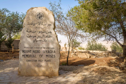 Au départ d'Amman : excursion d'une journée à (Madaba - Nebo - Petra)